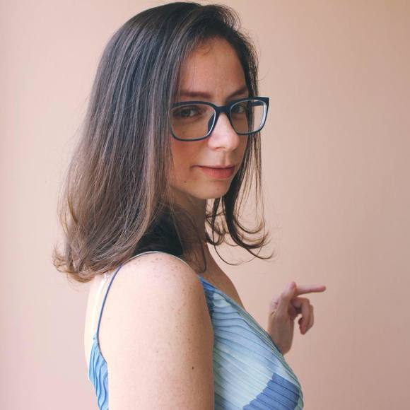 Meet your Posher, Daniela - Picture 2 of 4